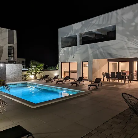 Sunset Villa *